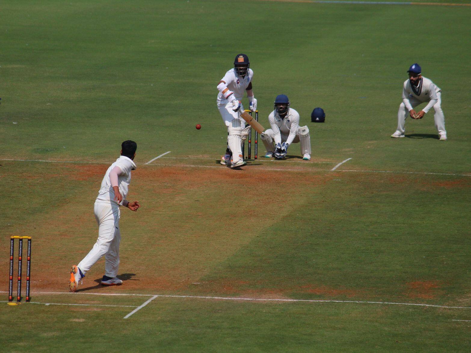 Gritty Hanuma Vihari fights second innings battle for Andhra Pradesh, bats with one hand 
